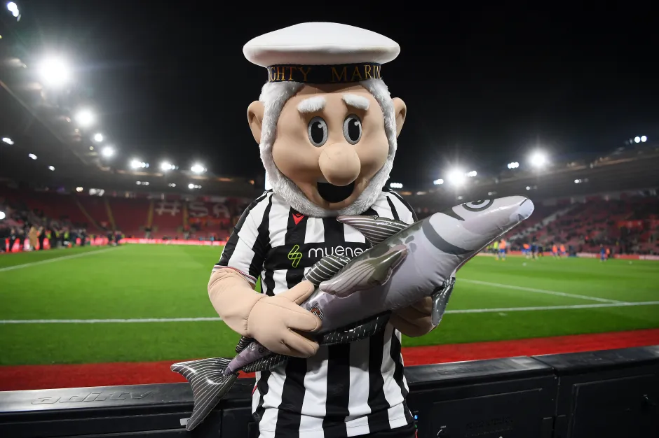 mighty-mariner-grimsby-town-mascot-799538671.webp